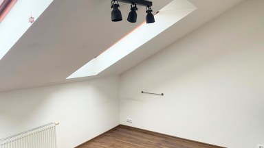 Pronájem slunného mezonetového bytu 4+kk, 117 m² – Praha 4, Libuš