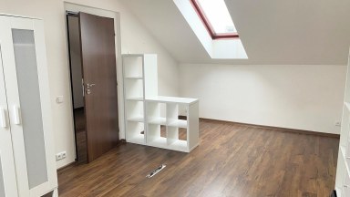 Pronájem slunného mezonetového bytu 4+kk, 117 m² – Praha 4, Libuš