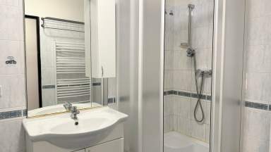 Pronájem slunného mezonetového bytu 4+kk, 117 m² – Praha 4, Libuš