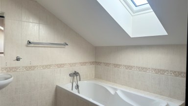 Pronájem slunného mezonetového bytu 4+kk, 117 m² – Praha 4, Libuš