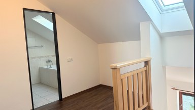 Pronájem slunného mezonetového bytu 4+kk, 117 m² – Praha 4, Libuš