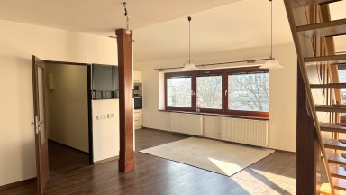 Pronájem slunného mezonetového bytu 4+kk, 117 m² – Praha 4, Libuš